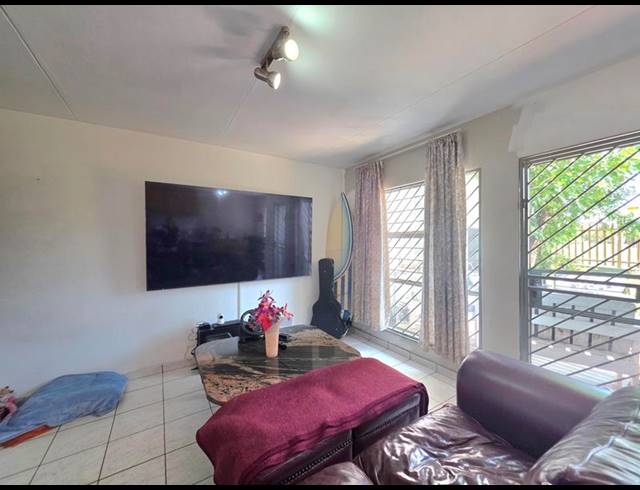 2 BEDROOM DUPLEX FOR SALE IN FREEWAY PARK